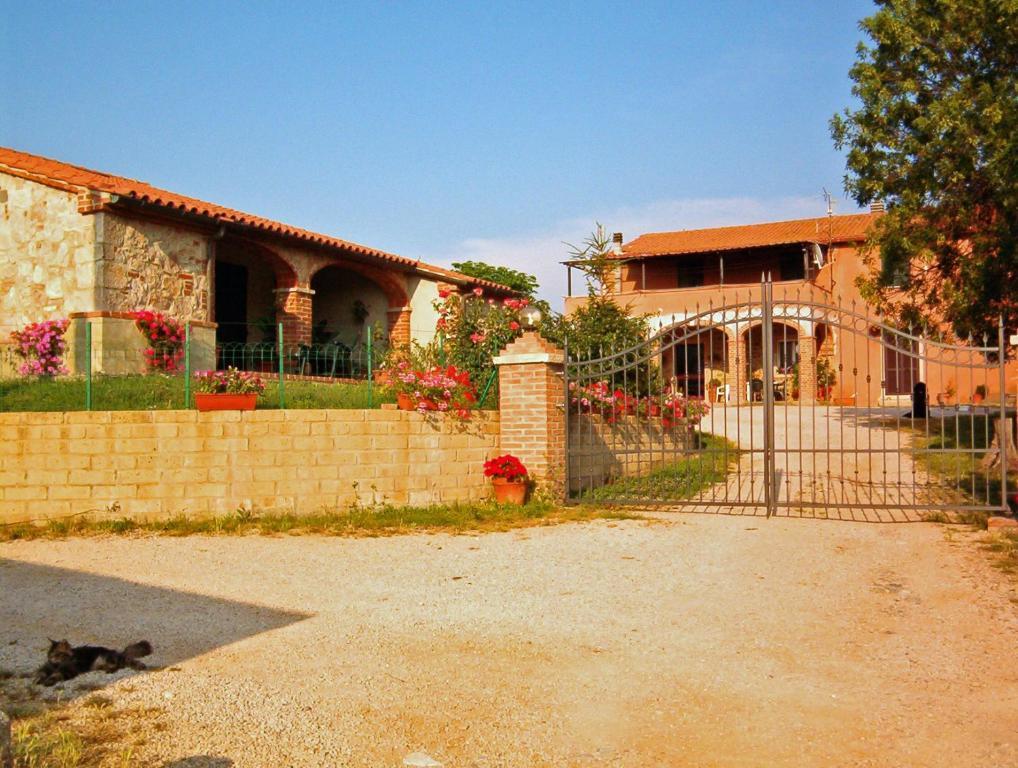 Agriturismo Marruchetone Vecchio Manciano Luaran gambar